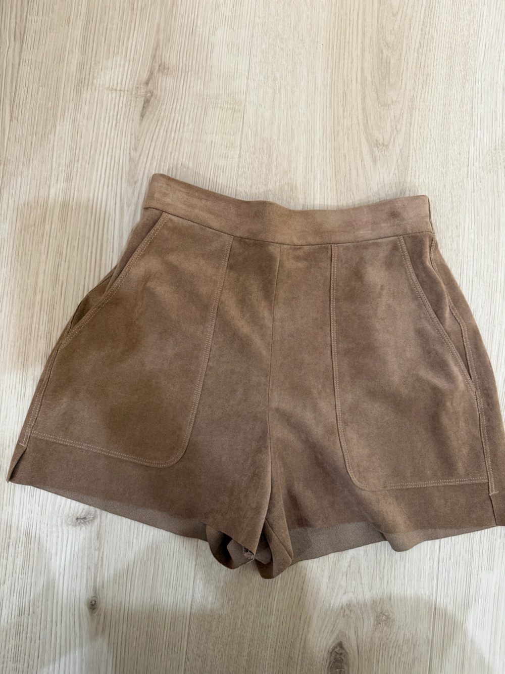 Wilfred High-Waist Suede Shorts in Brown